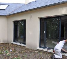 Thermolaquage huisserie rayé ! hop, un petit coup de bombe 2