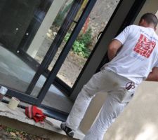 Thermolaquage huisserie ray&eacute; ! hop, un petit coup de bombe 1