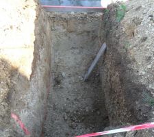 Le trou est fait pour mettre en place le r&eacute;cuperateur d'eau de 3000 litres !
