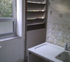 Cuisine : vue sur fenêtre du cellier, Cloison à monter