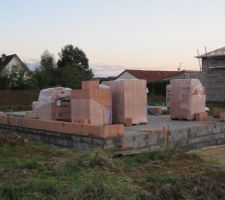 Début de l'élévation des murs du garage