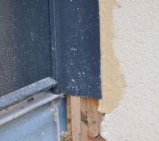 Porte d'entr&eacute;e avec belle reprise de l'enduit 3