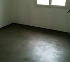 Chape pour le bureau. A finir par du parquet