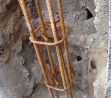 Renfort du vide sanitaire : nous nous sommes aperçu que les joints du vide sanitaire était friable donc on a demandé au MO de renforcer le tout histoire de dormir plus tranquille