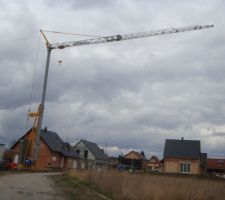 La grue est arrivée sur le chantier... Les murs n'étaient donc plus bien loin...