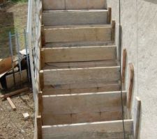 Mise en place du coffrage pour l'escalier extérieur