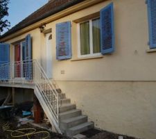Escalier ouvert avec nouvelles marches