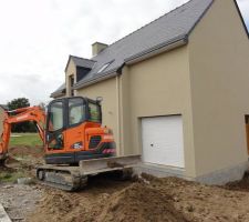 Un tractopelle dans le jardin ;)