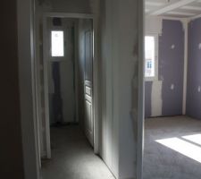 Vue bu bureau direction les toilettes et la chambre de notre fils