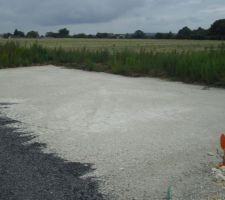 Places de parking devant notre terrain