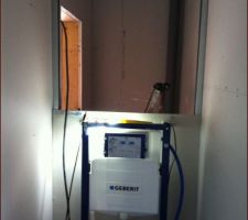 Cloison des toilettes suspendus...