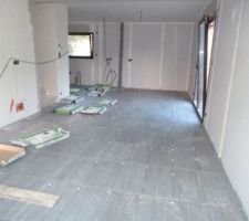 Salle a manger terminée il manque juste un carreau!! ;)