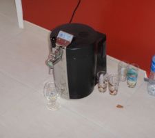 La cuisine est pas encore faite mais la tireuse est deja en place !!