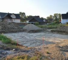 Fin du terrassement, vue depuis l'avant du terrain