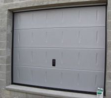 Enfin la porte du garage gris alu!!!