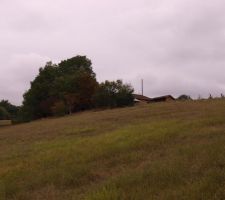 Vue de la maison &agrave; mi-pente, dans notre pr&eacute;