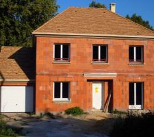 Portes et fenêtres sont posées en une journée c'est fort .
