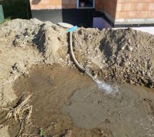 Forage des puits - Puit de rejet en cours de désablage