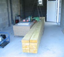 Achat des fournitures pour faire le plancher du garage. Bastaings de 63 x 175 avec leurs sabots et planches de 1800 x 64 x 19 mm