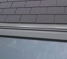 Armature du velux de la chambre d'amis tordus