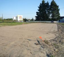 Futur espace vert (l'herbe a été semée)