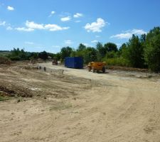 Les travaux de la route d'acc&egrave;s &agrave; notre terrain avance