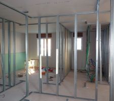 Rails cloisons intérieures: Chambre 1 et Cellier