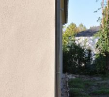 Une goutti&egrave;re loin d'&ecirc;tre rectiligne !