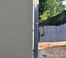 Distance variable entre enduit et goutti&egrave;re 01