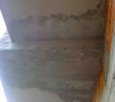 Le trou a &eacute;t&eacute; repris mais il manque encore de la finition pour &ecirc;tre correct