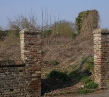 A demolir.  Acc&egrave;s trop court