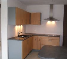 Voici une partie de la cuisine. Livraison le jeudi soir à 19h, montée le lendemain.