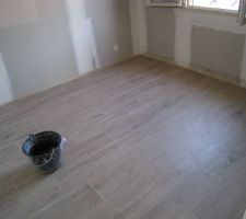 Carrelages 20x80 imitation parquet chambre futur bureau.