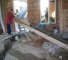Y en a ils utilisent ça pour descendre les patates à la cave, nous c'était pour couler le béton