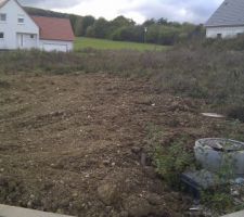 Terrain.
Je viens de d&eacute;couvrir un "cadeau" de terre sur celui-ci.