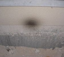 Voila le travail des bandeurs avec leur groupe electrog&eacute;ne ...Une t&acirc;che sur le cr&eacute;pi. Les cons!!!