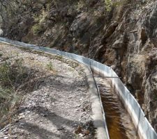 Canal d'irrigation entre les 2 parcelles non constructibles