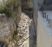 Début de la tranchée pour le drainage à venir... dur dur car il faut creuser dans la craie