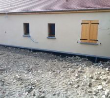 L arri&egrave;re de la maison et future terrasse