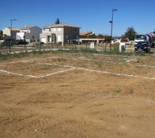 Trac&eacute; des fondations vu du coin de notre terrain.