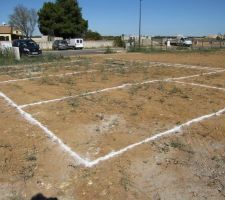 Trac&eacute; des fondations vu du coin de notre terrain.