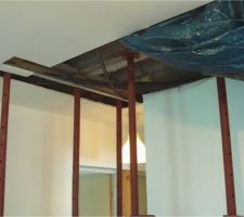 Premi&egrave;re &eacute;tape termin&eacute;e avec d&eacute;caissage placo - burinage hourdi - &eacute;tayage