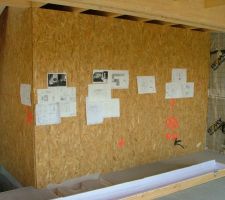 Plans de chaque partie affichés sur le mur