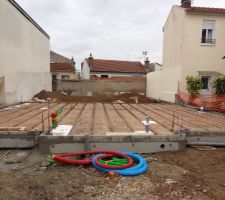 Hourdis posés.
Manque la "plomberie"