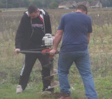 Pas évident de la tenir la tarière!!