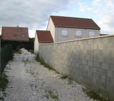 L'allée pour accéder à la maison