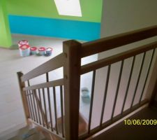 Rampes escalier chambre vers descente salle de jeux