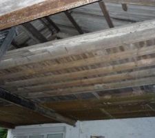 Démontage du plancher coter gauche du préau