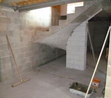 Escalier de la cave avant la maçonnerie du mur