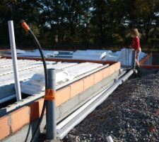 Tuyau PVC de l'aspiration centralisée dans le vide sanitaire